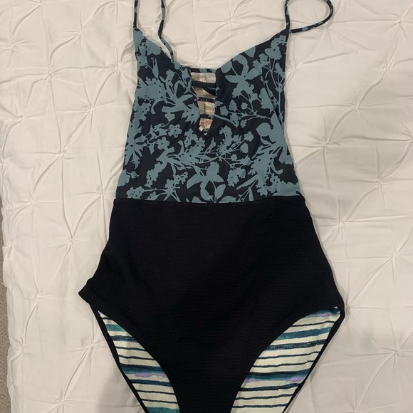 Maaji Cape Santa Maria Reversible One Piece - Picture 4 of 7